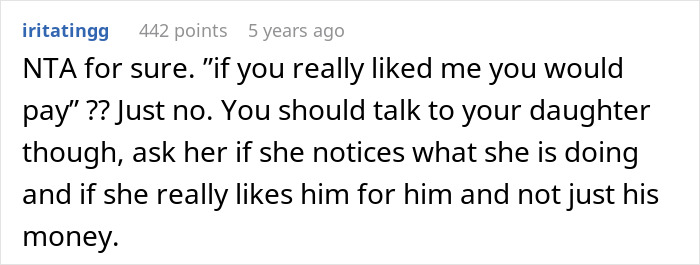 Reddit comment calling out a mother for teaching her daughter to treat her boyfriend like a personal ATM.