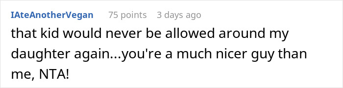 Reddit comment discussing a guy who wore an inappropriate shirt as a dare to dinner with his girlfriend&rsquo;s parents.