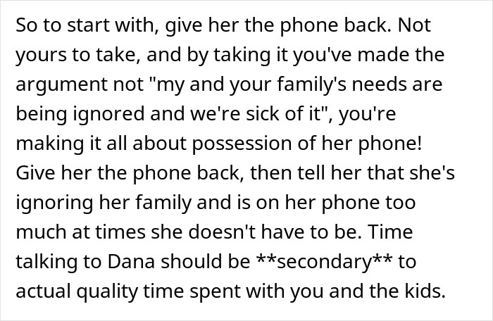 Text about phone dependence affecting family time, emphasizing returning the phone and prioritizing quality family moments. Text about phone dependence affecting family time, emphasizing returning the phone and prioritizing quality family moments.