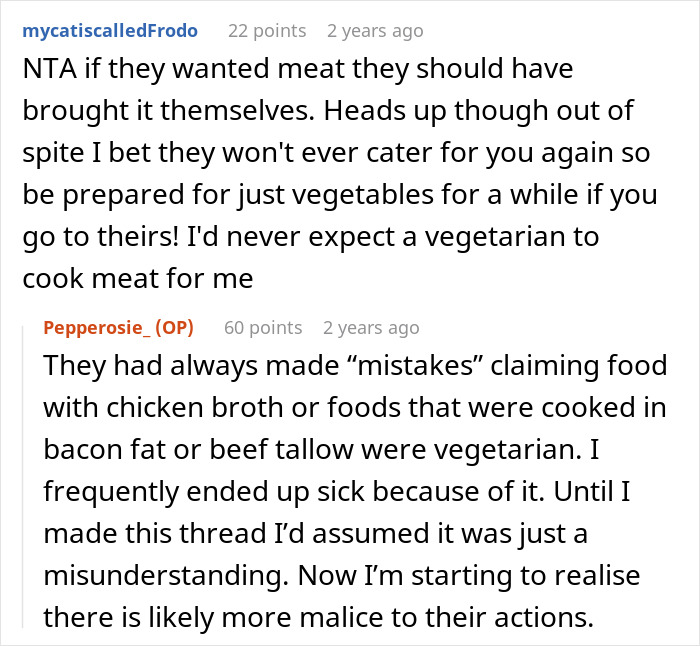 Reddit conversation showing family frustration as vegetarian host didn’t prepare ham for Christmas dinner. Reddit conversation showing family frustration as vegetarian host didn’t prepare ham for Christmas dinner.