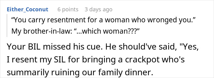 Screenshot of a Reddit comment discussing a sister’s barefoot spiritual advisor causing chaos at Thanksgiving dinner.