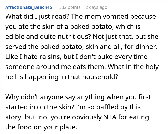 Alt text: Reddit comment discussing confusion over baked potato eating habits and the reaction of fiancée’s mother.