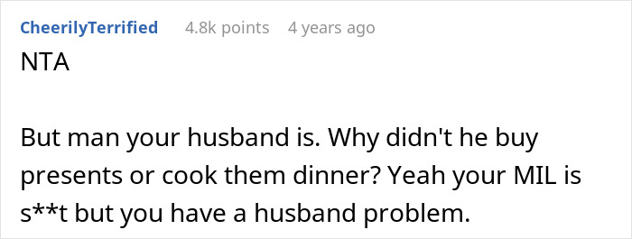 Screenshot of a Reddit comment discussing a woman reheating pizza leftovers for MIL when she shows up unannounced for Christmas.