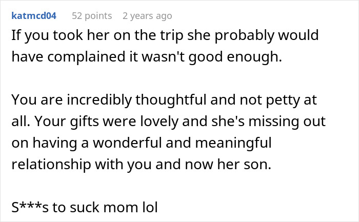 Screenshot of a Reddit comment discussing a woman upset her son’s partner came without a gift after being asked not to bring tacky trinkets. Screenshot of a Reddit comment discussing a woman upset her son’s partner came without a gift after being asked not to bring tacky trinkets.