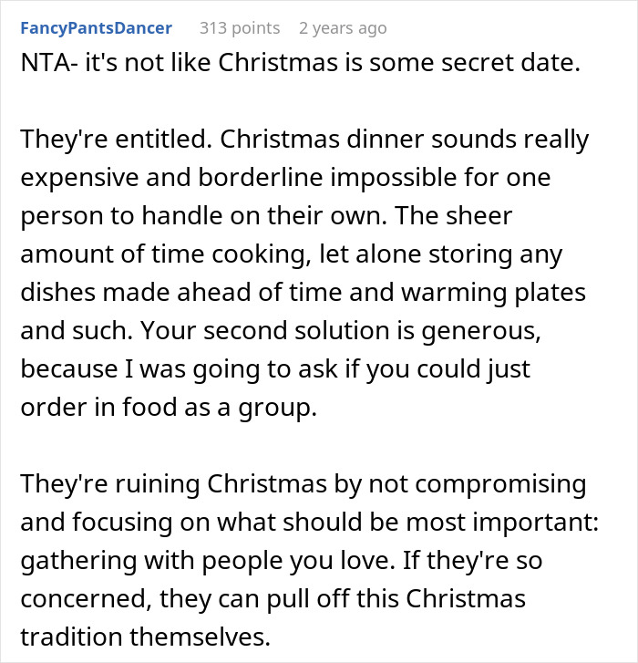 Reddit comment discussing lazy relatives not bringing food to Christmas dinner and the host’s pizza ultimatum. Reddit comment discussing lazy relatives not bringing food to Christmas dinner and the host’s pizza ultimatum.