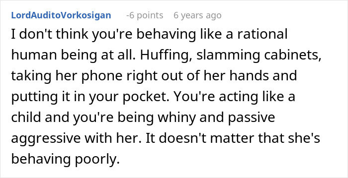 Comment criticizing phone dependence in a relationship, highlighting conflict and emotional frustration over phone use.