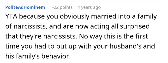 Woman reheats pizza leftovers for MIL during unannounced Christmas visit and faces harsh family reaction online. Woman reheats pizza leftovers for MIL during unannounced Christmas visit and faces harsh family reaction online.