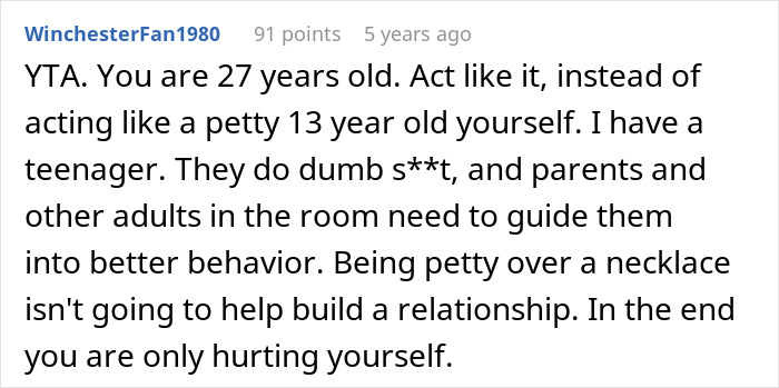 Screenshot of a forum comment discussing a 13YO's conflict with dad's girlfriend and issues around rude behavior and gift refusal. Screenshot of a forum comment discussing a 13YO's conflict with dad's girlfriend and issues around rude behavior and gift refusal.