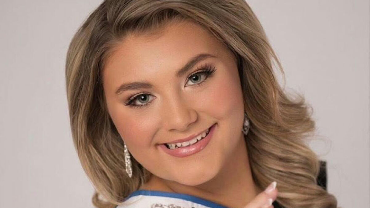 Young beauty queen smiling with styled blonde hair and makeup, linked to toddleru2019s passing court allegation.