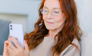 Gay Daughter Says She’s Not Coming Home For Xmas Over A Joke Her Mom Made 2 Years Ago, Mom Wants Advice