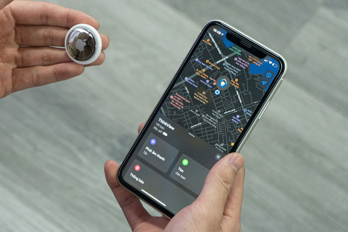 Man Ends 16-Year Marriage After Tracking Wife's Phone And Seeing Where She Went On Night "Walks"