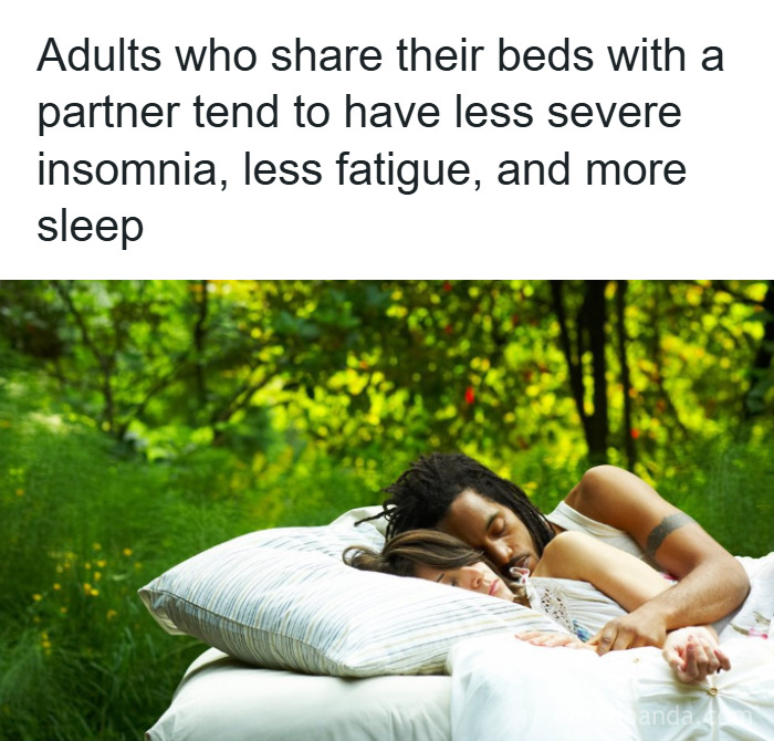 Couple sharing a bed outdoors, illustrating psychology facts about better sleep, less insomnia, and reduced fatigue in adults.