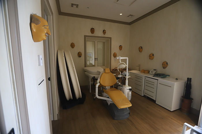 Dental chair and eerie face masks on walls in Epstein’s private island home, revealing unsettling interior details. Dental chair and eerie face masks on walls in Epstein’s private island home, revealing unsettling interior details.