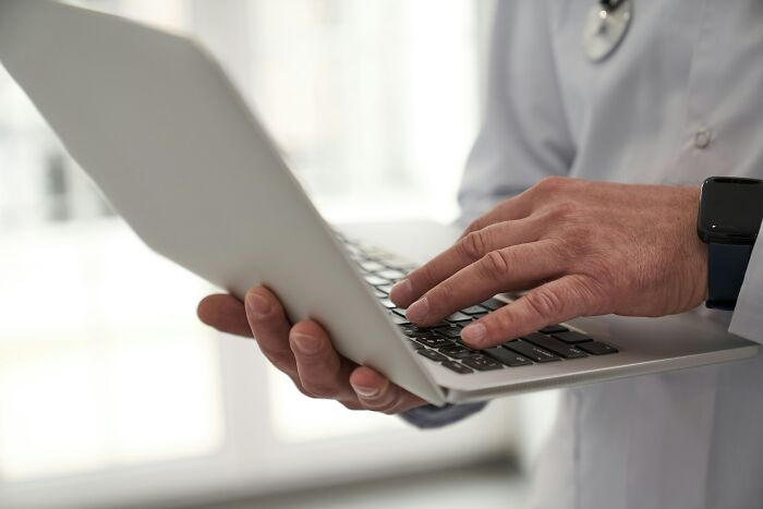 “Thought I Was Losing My Mind”: 57 Awkward Confessions People Made To Medical Professionals