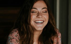 MIL Tells Gay Woman She’s Not Welcome In Family Photos, Regrets It After Getting The Pics