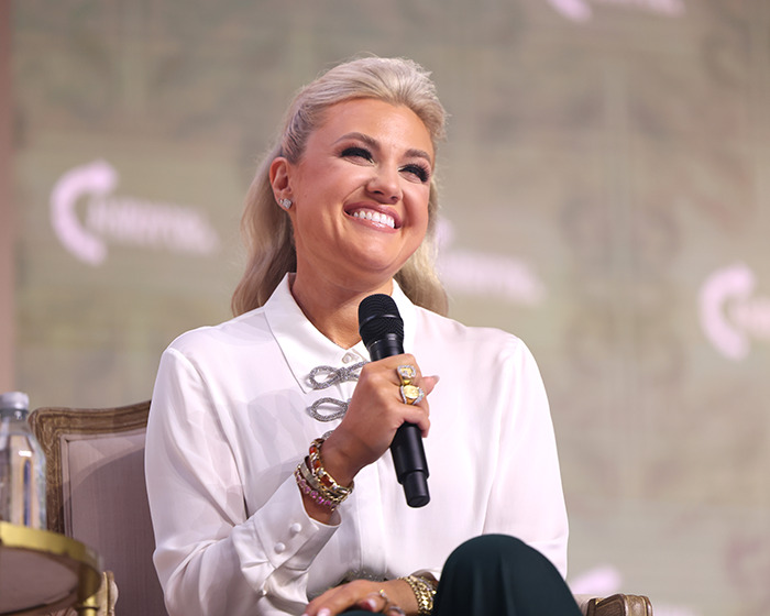 "He Wants Erika Kirk": JD Vance Hits Back After Allegedly Being Spotted Yelling At Wife Usha In Restaurant Amid Marriage Rumors "He Wants Erika Kirk": JD Vance Hits Back After Allegedly Being Spotted Yelling At Wife Usha In Restaurant Amid Marriage Rumors