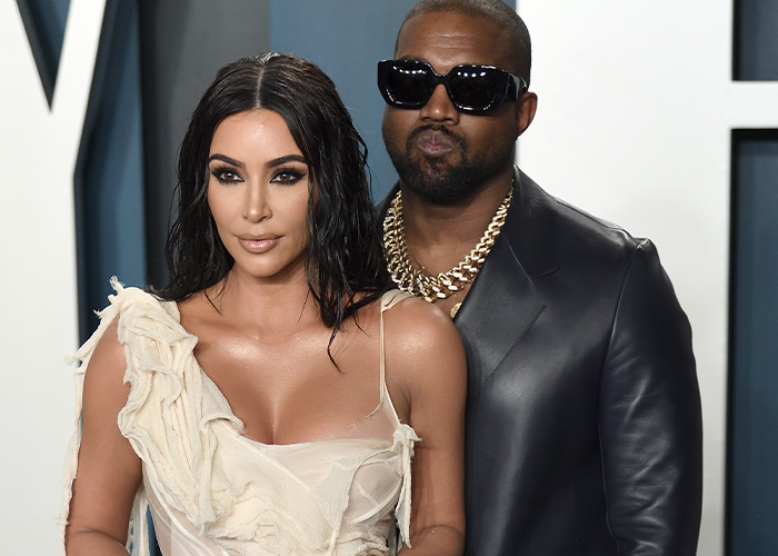 “This Family Really Worships Men”: Kardashians’ Gingerbread House Sparks Wild Fan Theories “This Family Really Worships Men”: Kardashians’ Gingerbread House Sparks Wild Fan Theories