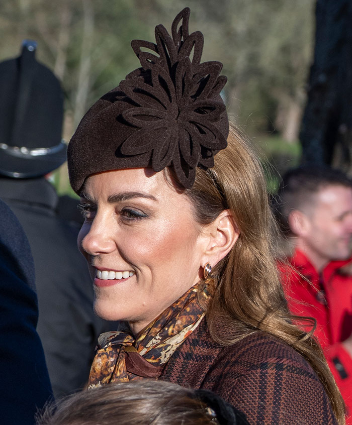 Kate Middleton smiling during Christmas appearance fueling scar and cancer conspiracy theories.
