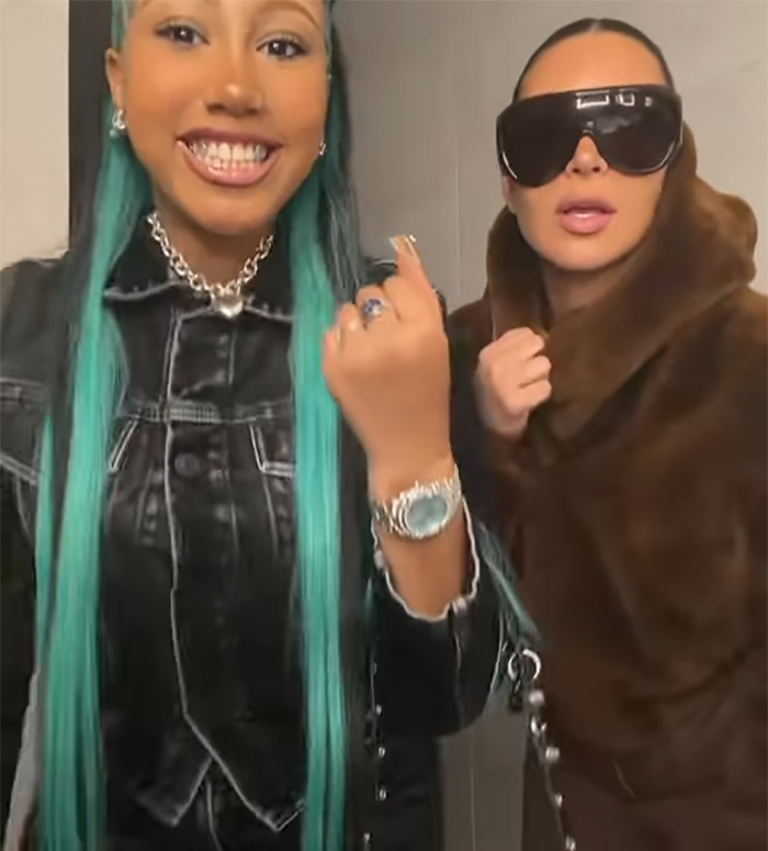 "Eles a odeiam": Os fãs acreditam que a falha no cartão de Natal de Kim Kardashian reflete a vida doméstica das crianças