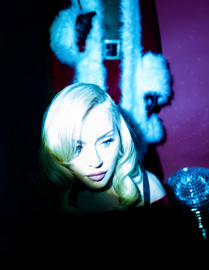 "Eles realmente fizeram Photoshop nela": Sessão fotográfica de lingerie natalina de Madonna provoca frenesi "Eles realmente fizeram Photoshop nela": Sessão fotográfica de lingerie natalina de Madonna provoca frenesi