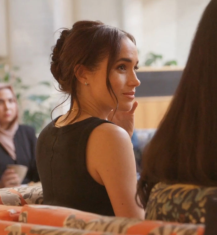 Prince Harry And Meghan Markle's Holiday Snap Slammed As "Manipulation" After Fans Spot Details