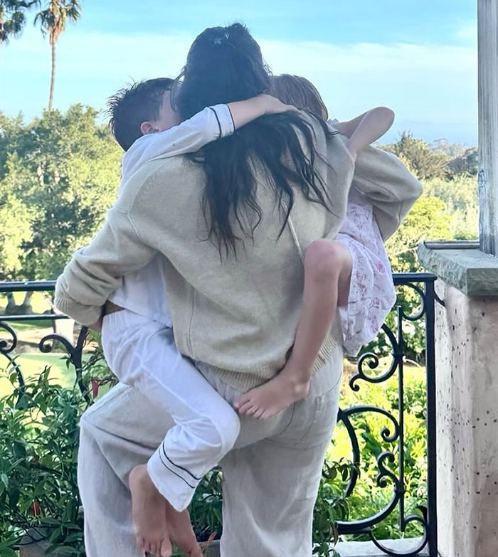 Meghan Markle and children share a tender moment outdoors in a holiday snap raising discussion about manipulation details. Meghan Markle and children share a tender moment outdoors in a holiday snap raising discussion about manipulation details.