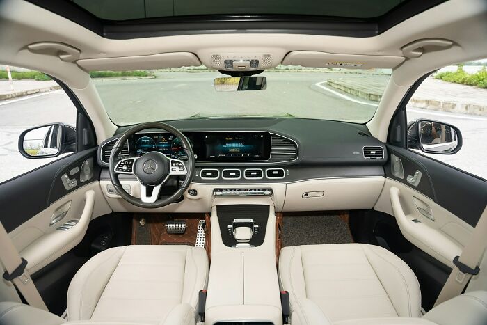 Luxury car interior with digital dashboard and touchscreen, highlighting small design mistakes that can be surprisingly annoying.
