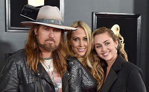 “Es un hombre inmaduro y patético”: 12 hijos de famosos que se distanciaron públicamente de sus padres