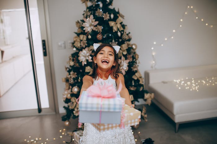 Mom’s Xmas Gift Avalanche For 12-Year-Old Daughter Leaves Internet Arguing If It’s Normal