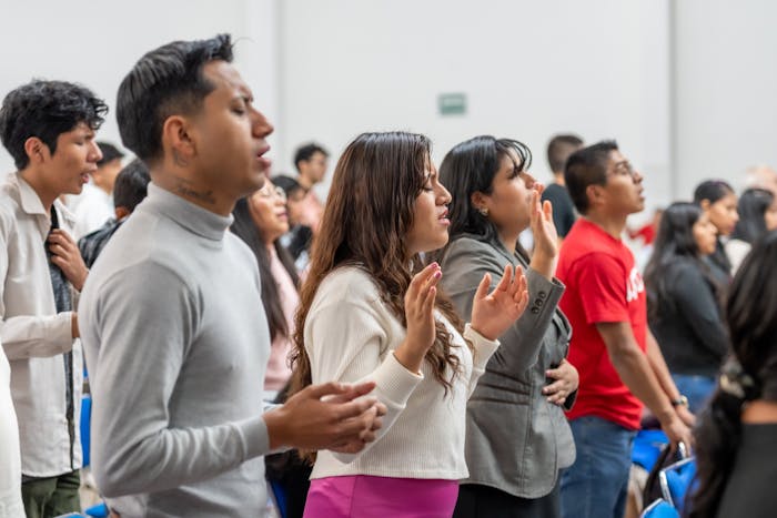 “My Sister Showed Up To Thanksgiving With Her ‘Spiritual Advisor,’ And It Blew Up The Whole Night”