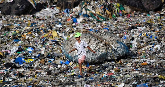 A Glimpse Of Mumbai: 29 Powerful Street Photographs By Shanth Kumar