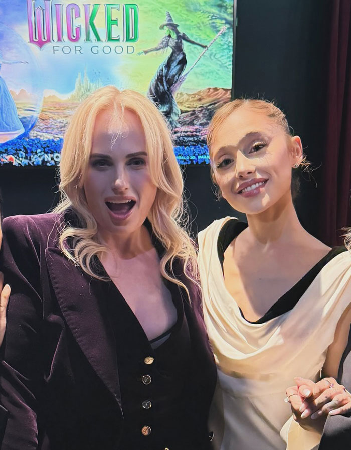 Rebel Wilson and Ariana Grande posing together with a bizarre detail noticed in the photo background. Rebel Wilson and Ariana Grande posing together with a bizarre detail noticed in the photo background.