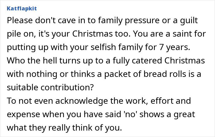 Alt text: Family demands person hosts Christmas dinner despite not helping, highlighting unfair expectations and family pressure. Alt text: Family demands person hosts Christmas dinner despite not helping, highlighting unfair expectations and family pressure.