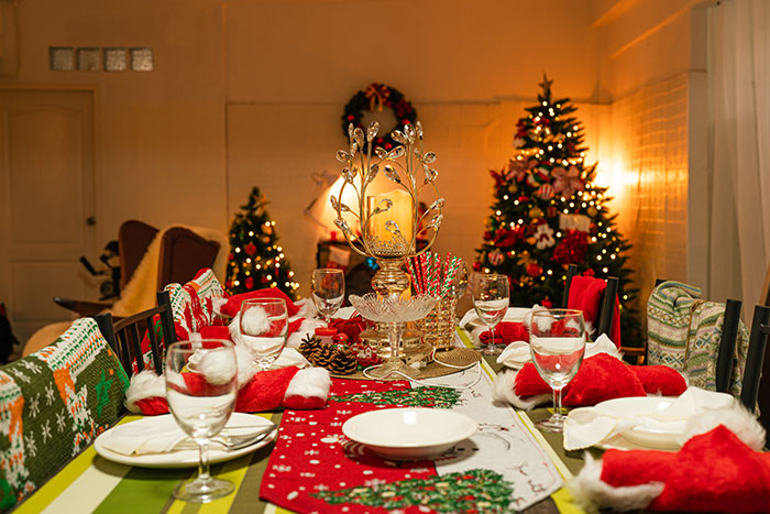 Family Demands Person Hosts Christmas Dinner, While Not Helping At All: "You Earn The Most"