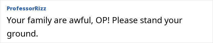 Comment criticizing family for demanding Christmas dinner hosting without helping, highlighting family dynamics and income issues. Comment criticizing family for demanding Christmas dinner hosting without helping, highlighting family dynamics and income issues.