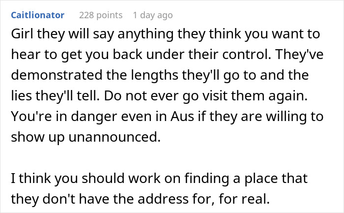 Screenshot of a Reddit comment warning about danger and control in a hostage situation at parents’ place and advice on finding safety. Screenshot of a Reddit comment warning about danger and control in a hostage situation at parents’ place and advice on finding safety.