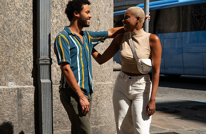 Two people conversing casually outdoors, demonstrating psychological cheat codes for easier social life and communication.