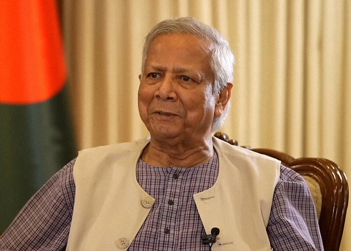 Elderly man in traditional attire sharing stories about celebrities they’ve met and the vibes they gave off.