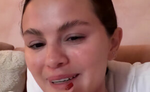 Selena Gomez Has Brilliant Response For Fan Who Asked How She Shaves Her “Mustache”