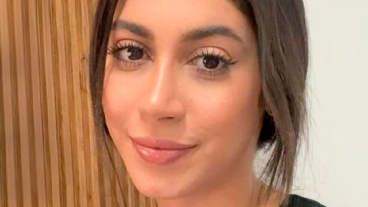 Close-up of a woman with smooth skin and makeup, illustrating cosmetic surgery results in Turkey trends.