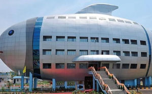 “Bread-Shaped Bread Factory”: 35 Structures So Odd They Could Be AI-Generated