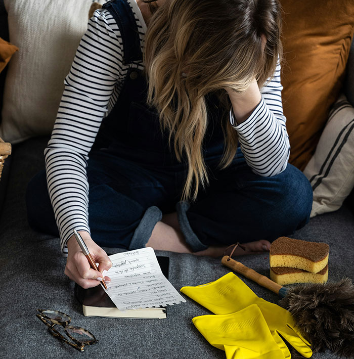 &ldquo;You Are A Mooch&rdquo;: Woman&rsquo;s Brutally Blunt Holiday Message Sparks A Heated Debate