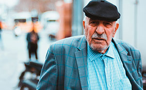 Older Man Thinks He’s Superior To Younger Generations, Gets Taught A Lesson By 35YO Woman Instead