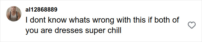 Captura de tela de um comentário nas redes sociais expressando confusão sobre a atitude descontraída de um casal durante um encontro.