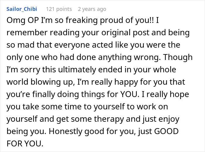 Reddit comment praising a mom who ran away from her 3 kids on Christmas and emphasizes self-care and therapy benefits.