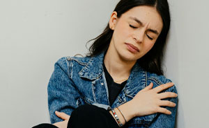 Woman Overhears Mom’s Phone Call, Is Tempted To Never Help Her Again