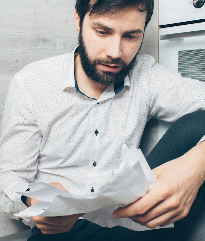 Man Leaves Wife Of 10 Years For Younger Woman, Panics When Divorce Takes An Unexpected Turn Man Leaves Wife Of 10 Years For Younger Woman, Panics When Divorce Takes An Unexpected Turn