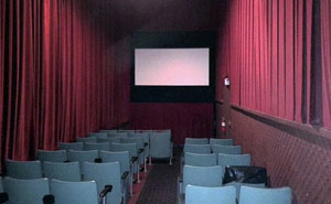 27 Theater Visits That Were Memorable For All The Wrong Reasons