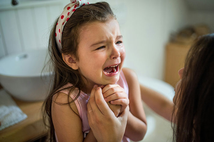 Daughter Gets 27 Presents For Christmas While Her Half-Brother Has Only 1, Dad Feels No Guilt Daughter Gets 27 Presents For Christmas While Her Half-Brother Has Only 1, Dad Feels No Guilt