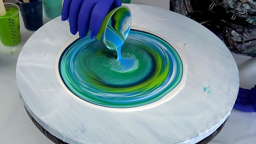 Straight Pour Acrylic Painting With A Wreck | Soft Feathers & Flowing